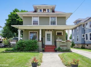 367 Walnut Ave, Elgin, IL 60123