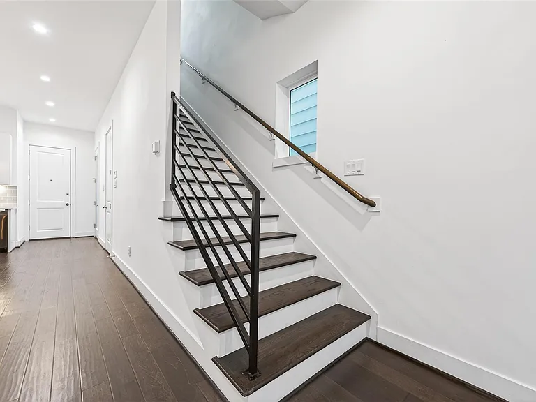 5841 Dolores St — Photo 12