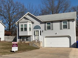 928 Sunset Farms Dr, Saint Charles, MO 63304
