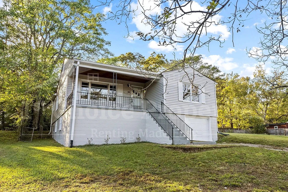Building Photo - 932 Five Mile Rd