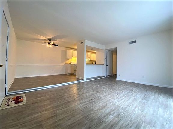 3rd image of 805V High Meadow Ln