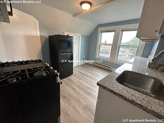 3rd image of 15 Hazelwood St