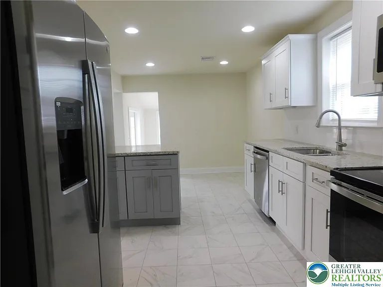 68 W Union Blvd — Photo 12