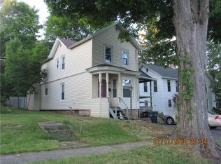21 Sisson St, Lyons, NY 14489