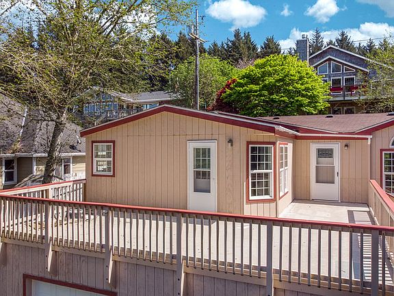5th image of 3580 NE Reef Dr