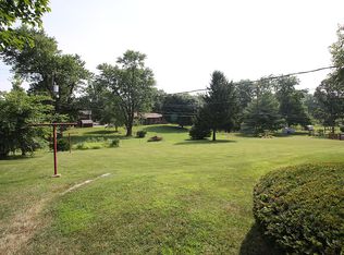 42 Kendall Dr, Wood River, IL 62095