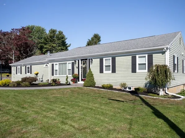 13 Hilltop Rd, Dartmouth, MA 02747