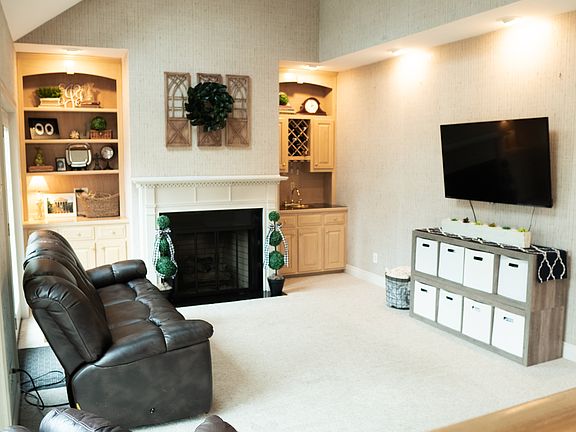 3rd image of 116 Hickory Dr