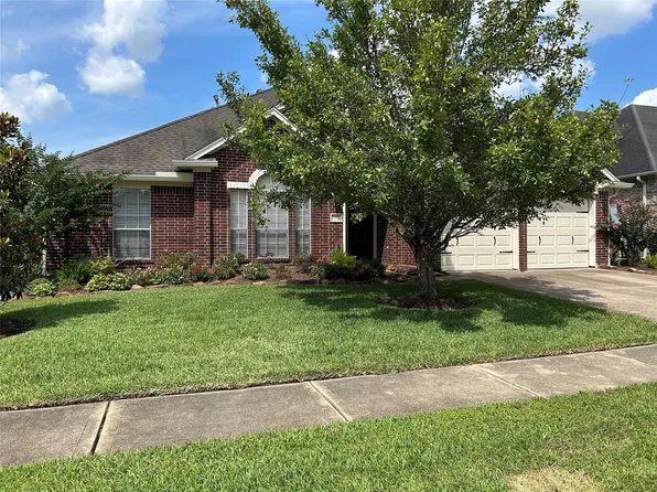 1203 Lake Shore Dr, Pearland, TX 77581
