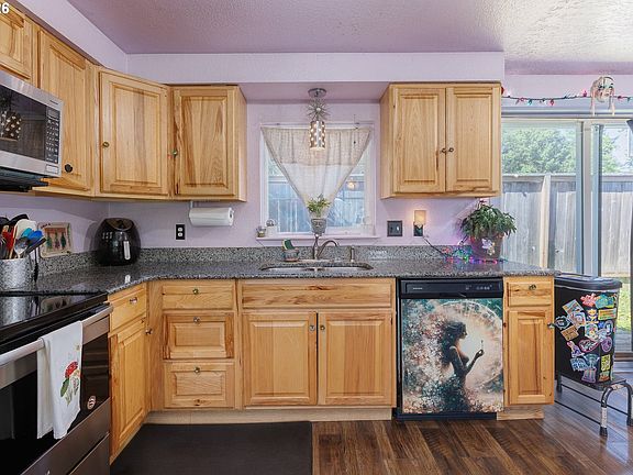 3rd image of 5053 NE 50th St