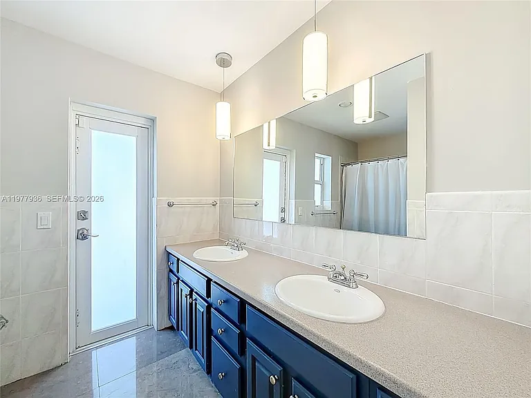 2770 NE 8th Ct — Photo 27
