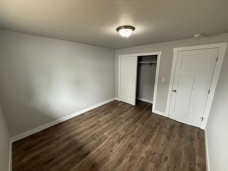 301 S Columbus Ave — Photo 10