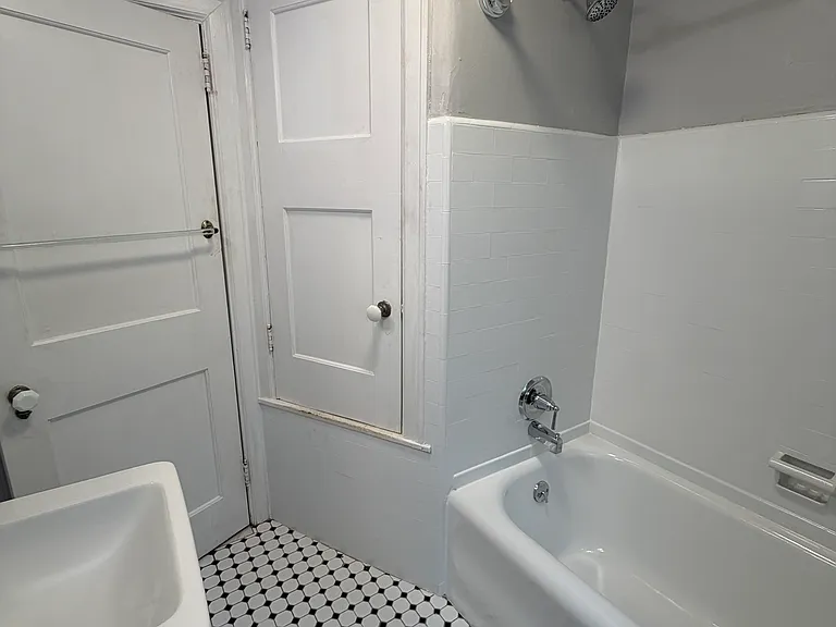 619 W 27th St — Photo 11