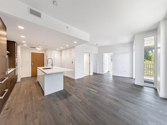3rd image of 2888 Arbutus St #305