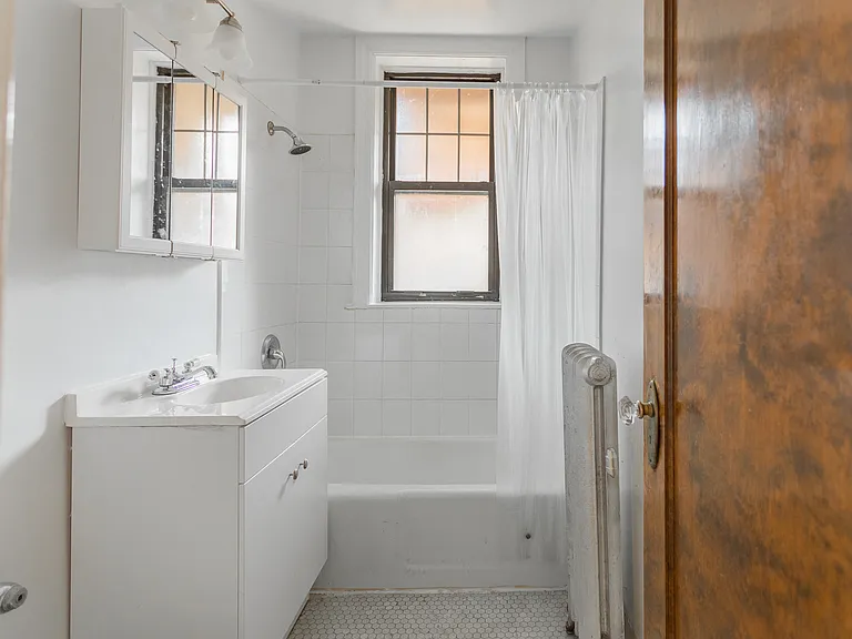Bathroom 1225-G