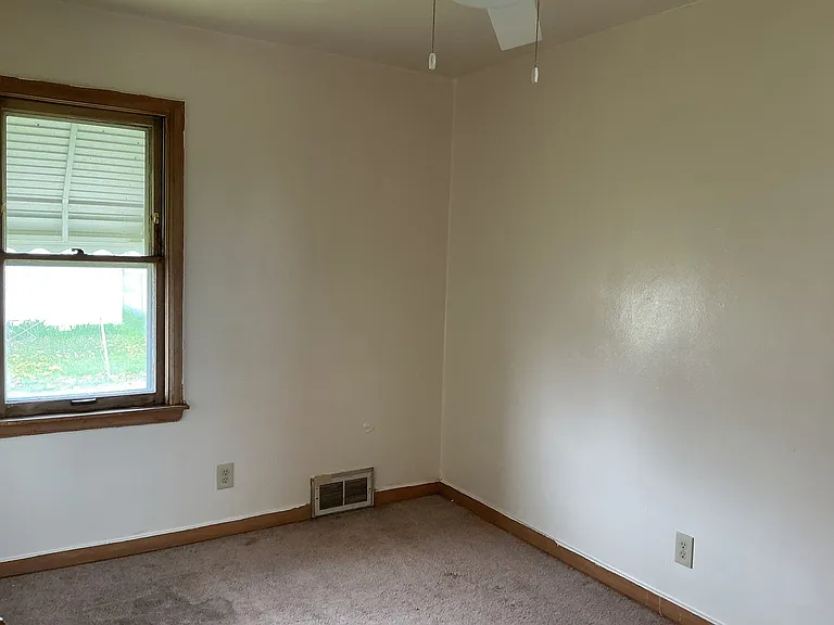 4643 N Parkway Ave — Photo 4