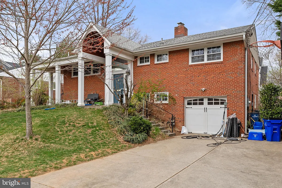 Building Photo - 5937 Avon Dr