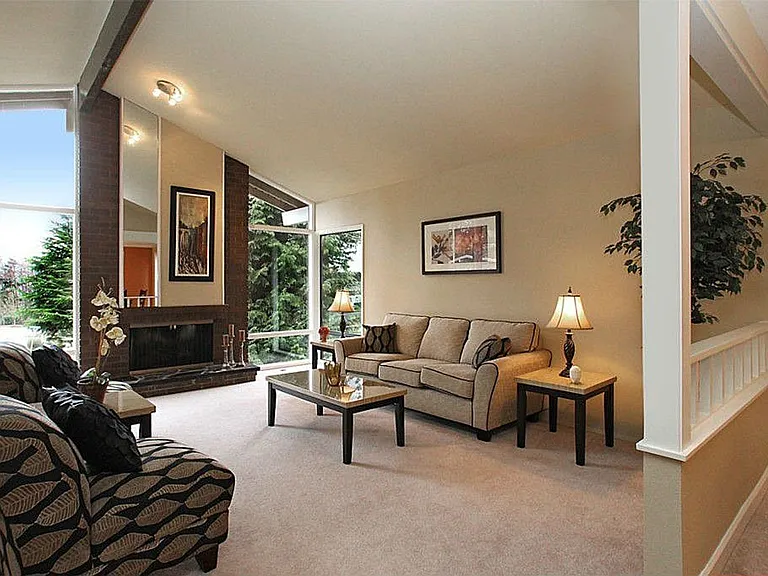 15501 SE 46th Way — Photo 2