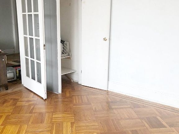 5th image of 3172 36th St APT 3R