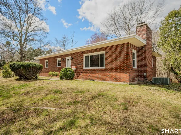 448 Mohegan Avenue Parkway, Waterford, CT 06375