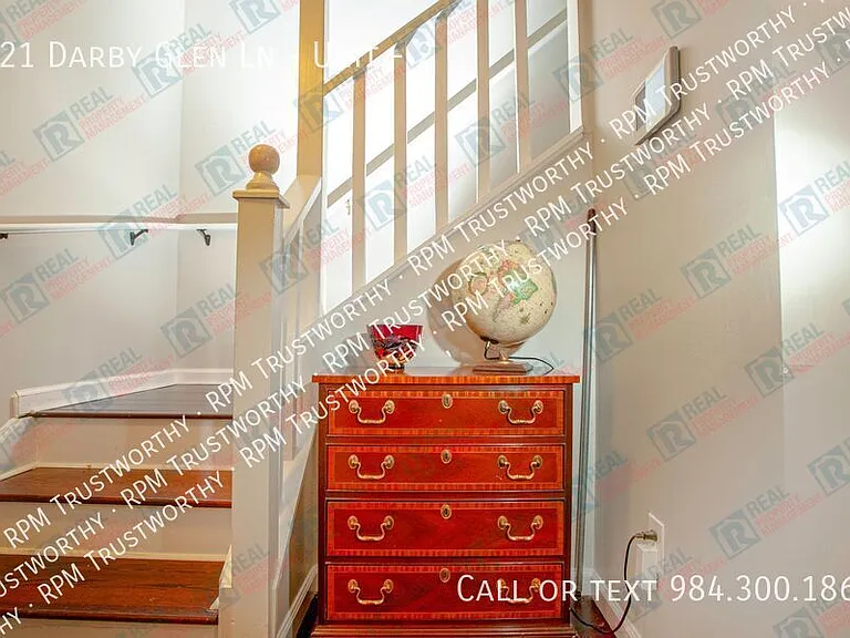 521 Darby Glen Ln #2 — Photo 8