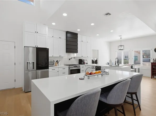 8817 Sandspring Dr, Las Vegas, NV 89134