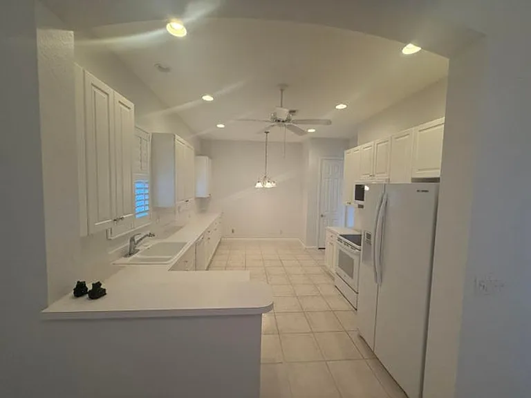9041 Bay Harbour Cir — Photo 3