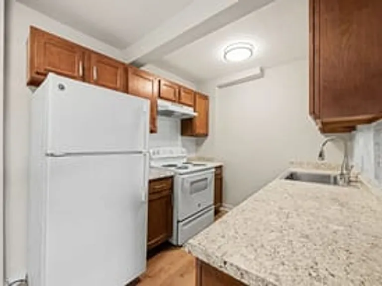 McGregor Apartments — Photo 6