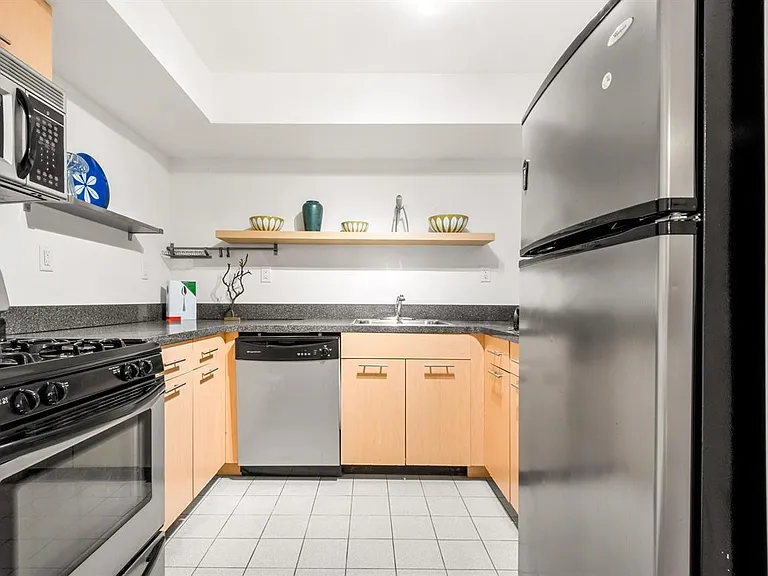 46 Irving St #2R — Photo 28