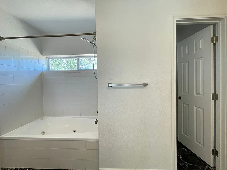 206 Ariana Ct — Photo 13