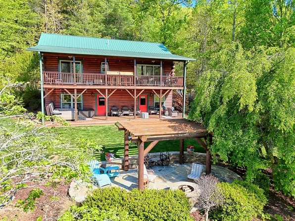 71 Leisure Time Ln, Murphy, NC 28906