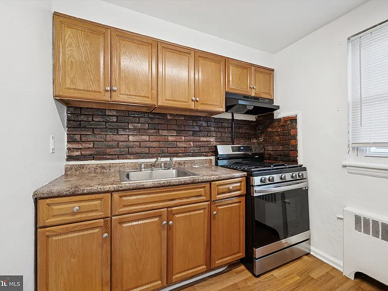 206 W Parkway Ave — Photo 3