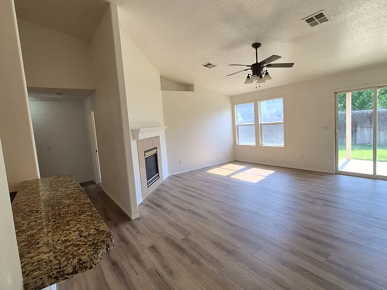 217 Midvale Ave — Photo 13