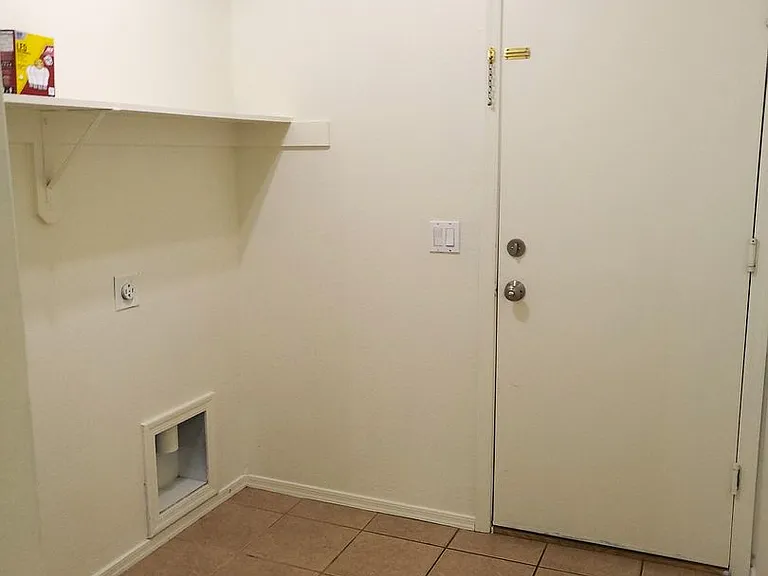 2634 E Paradise Ln — Photo 14