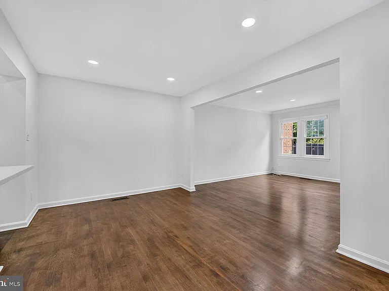 7426 Hallcrest Dr — Photo 11