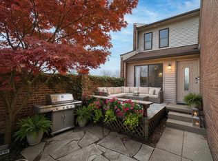 410 Willow Grove Ln, Rochester Hills, MI 48307