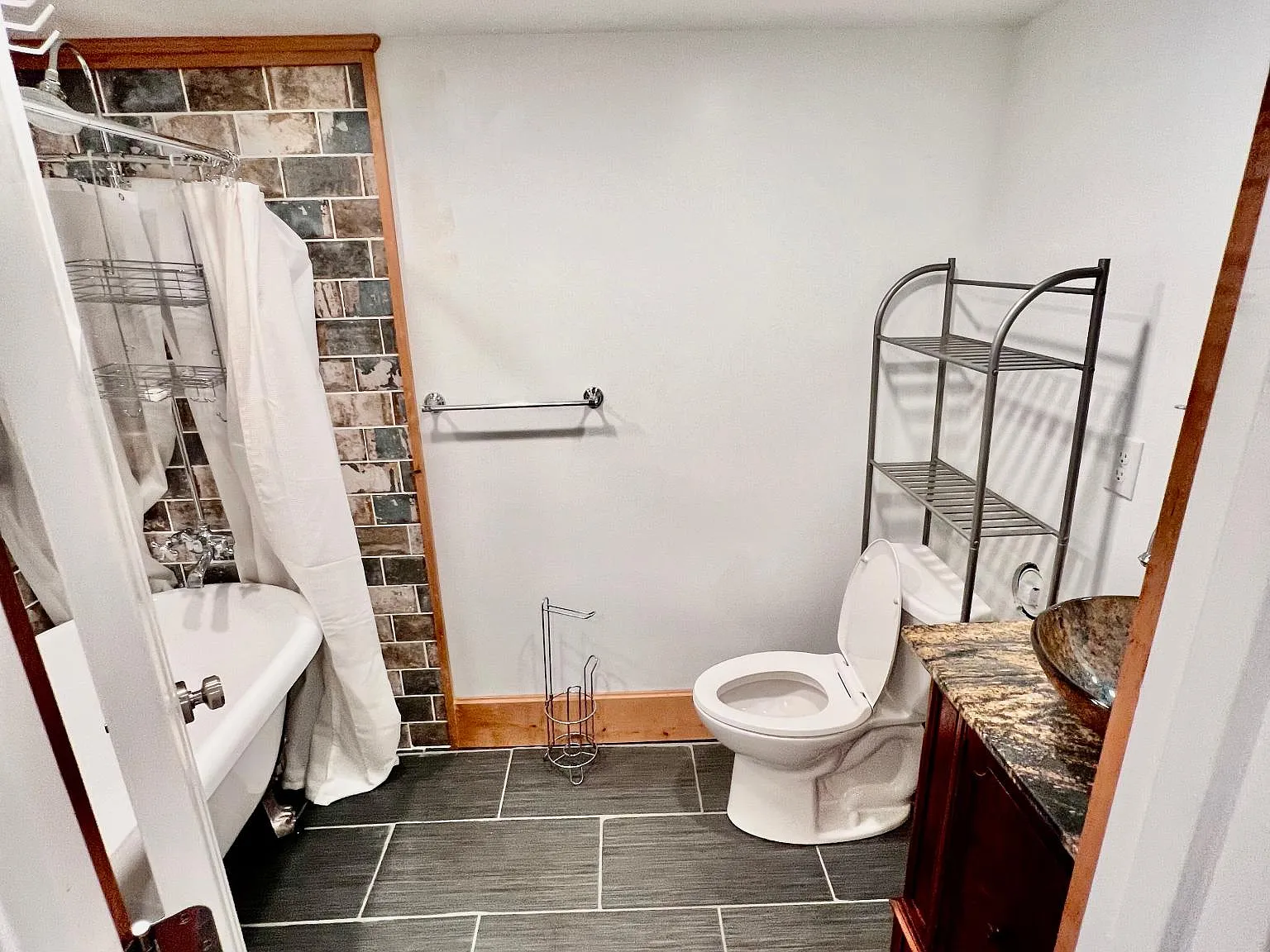2352 E Lakeview Dr — Photo 4