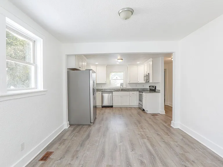 1609 Richmond Ave — Photo 5