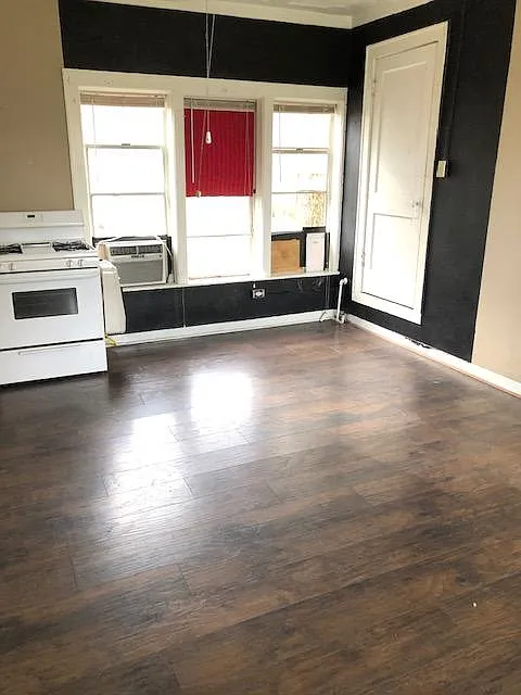 713 W Maple St — Photo 3
