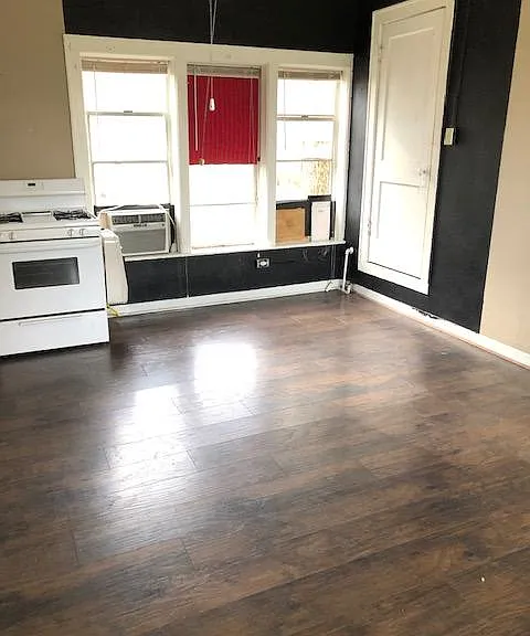 713 W Maple St — Photo 3