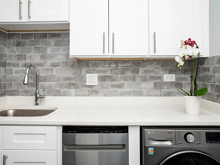 3821 N Greenview Ave #2W — Photo 3