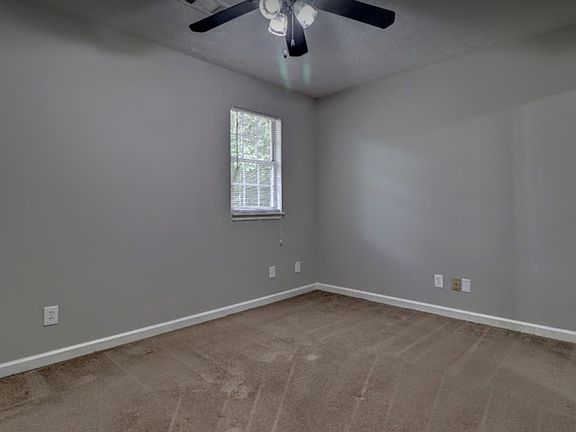 3rd image of 912 Oregano Ct SE