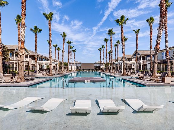 Arlington Cottages and Townhomes-POI-004