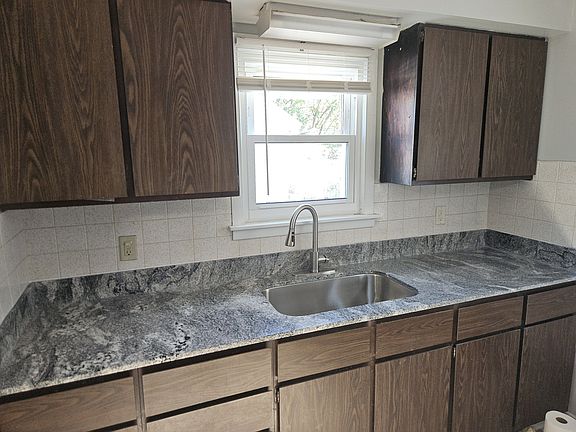5th image of 24 Meadow Ln