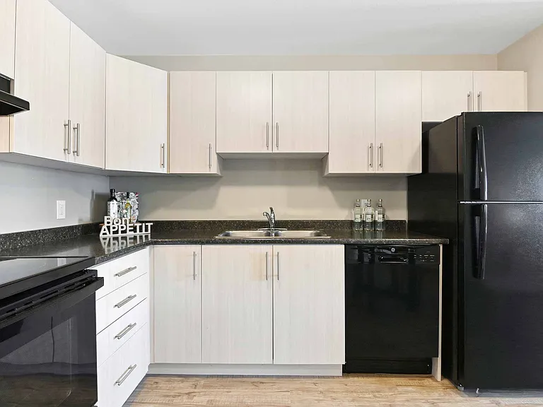 2604 Recplace Dr — Photo 5
