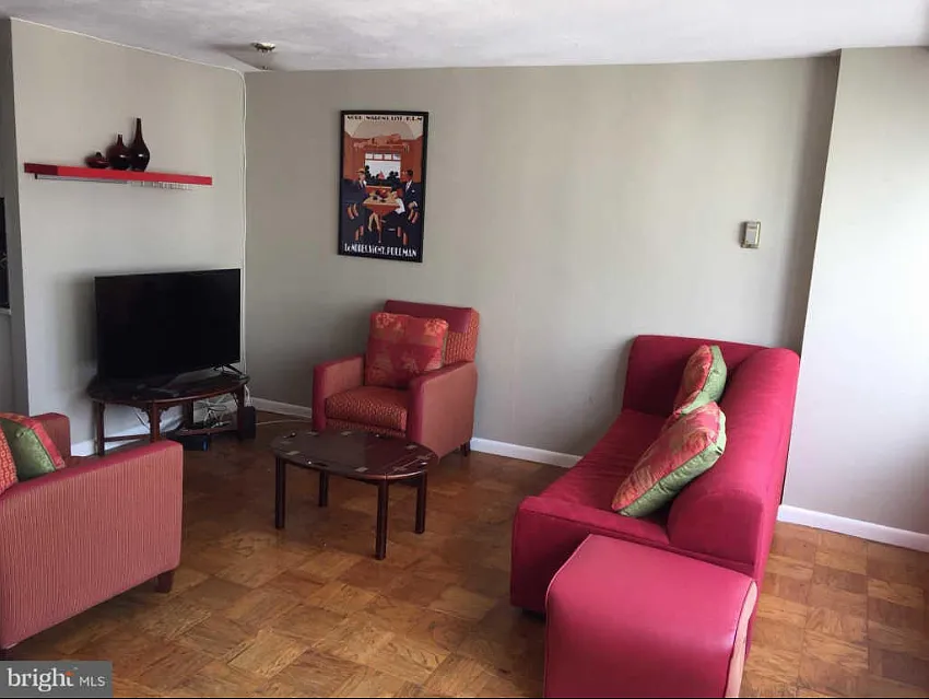 1 bed, 1.5 bath, 500 sqft, $1,995 — Photo 2