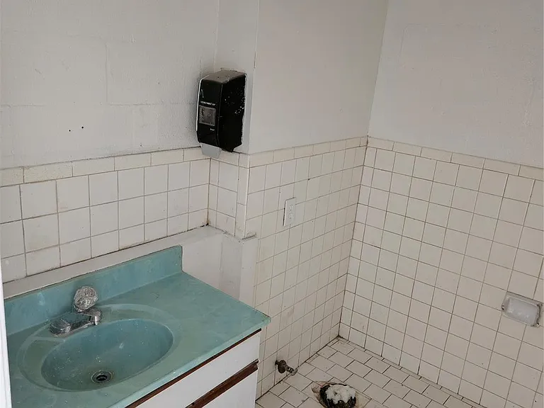 2116 Lockwood Dr — Photo 12