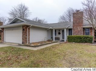 241 Glasgow Dr, Springfield, IL 62702