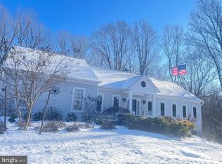 5230 Prestwick Dr, Fairfax, VA 22030