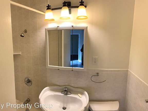 5th image of 257 14th Ave APT 2
